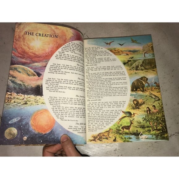 The Children's Bible Vintage Hardcover Book - Picture 12 of 16
